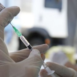 Após fiascos, governo federal libera compra de vacinas sem aprovação da Anvisa