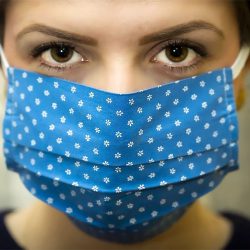 Especialistas garantem: máscaras caseiras protegem contra o vírus