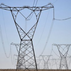Com energia privatizada, nordestinos sofrem com preços altos e serviços ruins