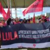 Servidores públicos federais fazem protesto unificado em Brasília e cobram reajuste salarial