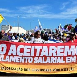 Milhares de servidores de todo o Brasil protestam em Brasília