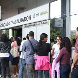 Taxa de desemprego diminui em relação a 2024 e fica em 6,6% no trimestre encerrado em abril