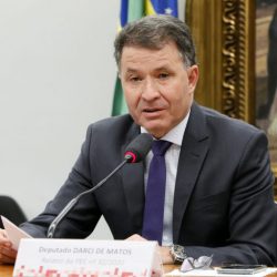 Vistas adia discussão de parecer da Reforma Administrativa na CCJ