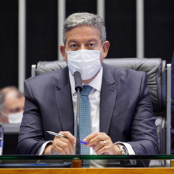 Lira se reúne com líderes da Câmara nesta terça-feira (8) para definir tramitação da PEC 32 na comissão especial