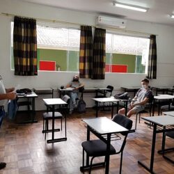 Governo do Ceará autoriza volta às aulas no ensino superior. Sindicatos discordam