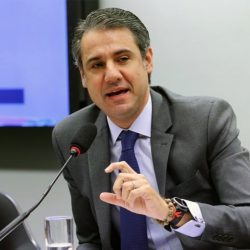 PEC 32 ‘constitucionaliza a precarização’ e é retrocesso democrático, afirma socióloga