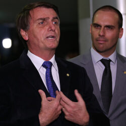 Bolsonaro muda regras de privatização da Eletrobras e a torna ainda pior ao país; veja como