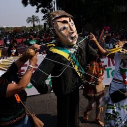 Mulheres indígenas ocupam Brasília em marcha histórica; STF retoma julgamento