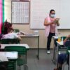 Volta às aulas presenciais com segurança requer vacina para todos