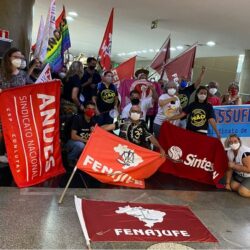Servidores abrem 11ª semana de protestos contra reforma administrativa