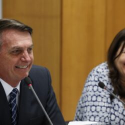 Kicis tenta votar PEC que aposenta ministros do STF e dá mais indicações a Bolsonaro; oposição adia