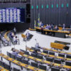 Deputados aprovam texto-base de medida provisória que cria Auxílio Brasil