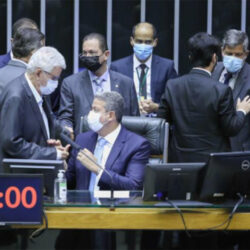 Com 323 votos, Câmara aprova PEC dos Precatórios em segundo turno