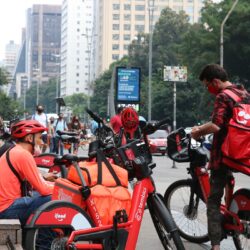 Câmara aprova que direitos de entregadores de aplicativos serão garantidos durante a pandemia; vai ao Senado