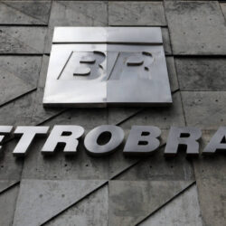 Enquanto gasolina bate R$ 7, Petrobras distribui a acionistas privados R$ 42,4 bi