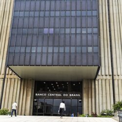 Servidores do Banco Central entregam cargos e anunciam mobilização