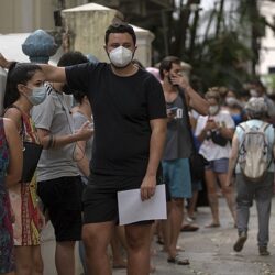 Redução da quarentena pode potencializar crescimento da pandemia no Brasil