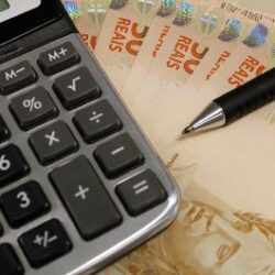 De olho nas eleições, governadores aumentam salários de servidores a um total de R$ 28 bi