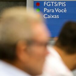 Sob crise, Bolsonaro lança pacote que injeta dinheiro dos próprios trabalhadores na economia