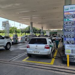 Após reajuste da Petrobras, gasolina já custa mais de R$ 7 em 24 dos 27 estados