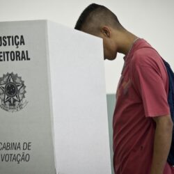 Jovens podem tirar título de eleitor de casa, pelo site do TSE