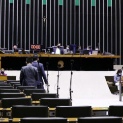 Confira como cada deputado votou na urgência do PL da mineração em terras indígenas