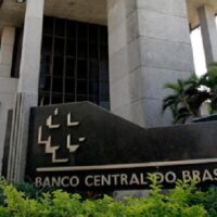 A tentativa da PEC 65 de retirar o Banco Central do controle da sociedade