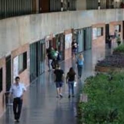 Após mobilização, PEC que institui mensalidade em universidades públicas sai de pauta