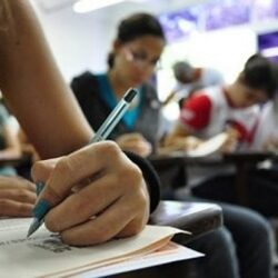 Novo Ensino Médio limita escolha de estudantes e aumenta desigualdades, diz estudo