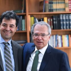 Petrobras sob “gestão Paulo Guedes”: caos na chefia e gasolina cara visando privatização