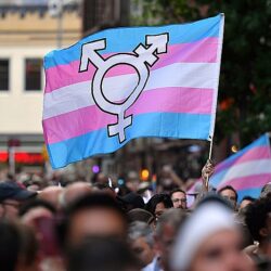 No mês do orgulho LGBTQIA, Defensoria do Ceará promove mutirão de readequação de nome
