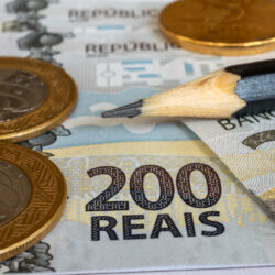 LDO prevê mínimo de R$ 1.294 e déficit de R$ 65,9 bi em 2023