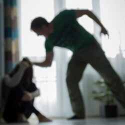 Projeto incentiva pesquisas sobre violência contra as mulheres