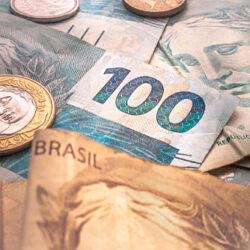 Classe média paga mesma alíquota de IR que super-rico, aponta estudo