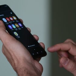 Desconto em imposto não chega à conta de telefone e aumenta ganho de empresas