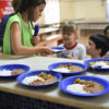 Veto do governo ao reajuste do PNAE piora quantidade e qualidade da merenda escolar