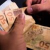 Guedes planeja proposta que desvincula reajuste do salário mínimo pela inflação
