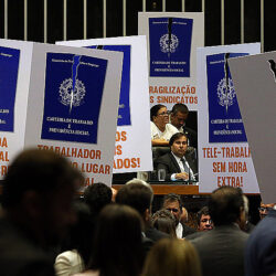 Reforma trabalhista completa 5 anos com piora de empregos e promessa de revisão