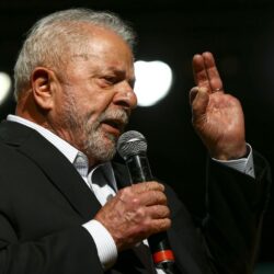 Lula deve anunciar seus primeiros ministros nesta sexta-feira (9).