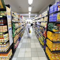 Taxar alimentos ultraprocessados pode significar mais recursos para políticas sociais
