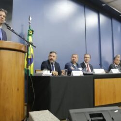 Campanha Salarial: Ministro da Fazenda, Fernando Haddad, se compromete a tirar “a granada” do bolso do servidor