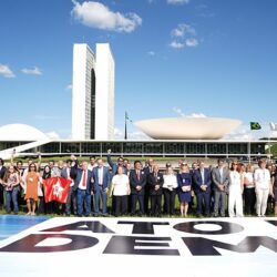 Um mês depois do atentado a Brasília, servidores fazem ato pela democracia e pedem justiça