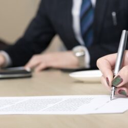 PL que prevê salários iguais para homem e mulher está na Câmara