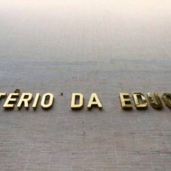 Governo Lula suspende reforma do ensino médio