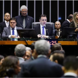 Congresso aprova reajuste de 9% para servidores federais