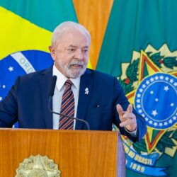 Governo irá “brigar muito” pra retomar controle da Eletrobrás, garante Lula