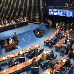 ARCABOUÇO FISCAL – Senado aprova teto de gastos poupando Fundeb e C&T, mas gatilhos contra serviço público permanecem