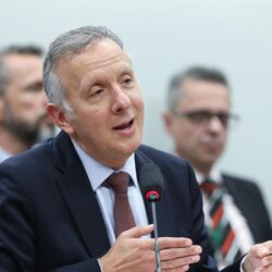 Versão preliminar de proposta da reforma tributária é lida na Câmara