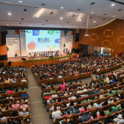 Centrais sindicais e ministra Simone Tebet debatem planejamento do governo