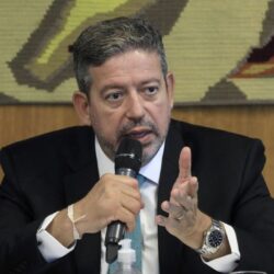 Lira anuncia esforços para votar pauta econômica na próxima semana